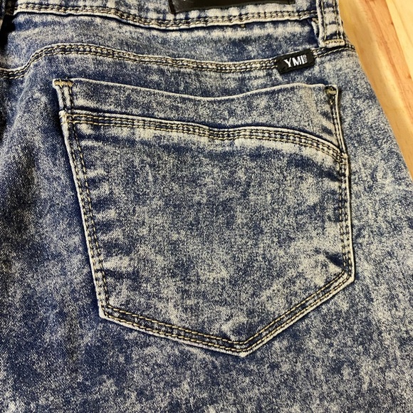 YMI Jeans Distressed Mid-Rise Skinny Jeans. - Picture 7 of 10